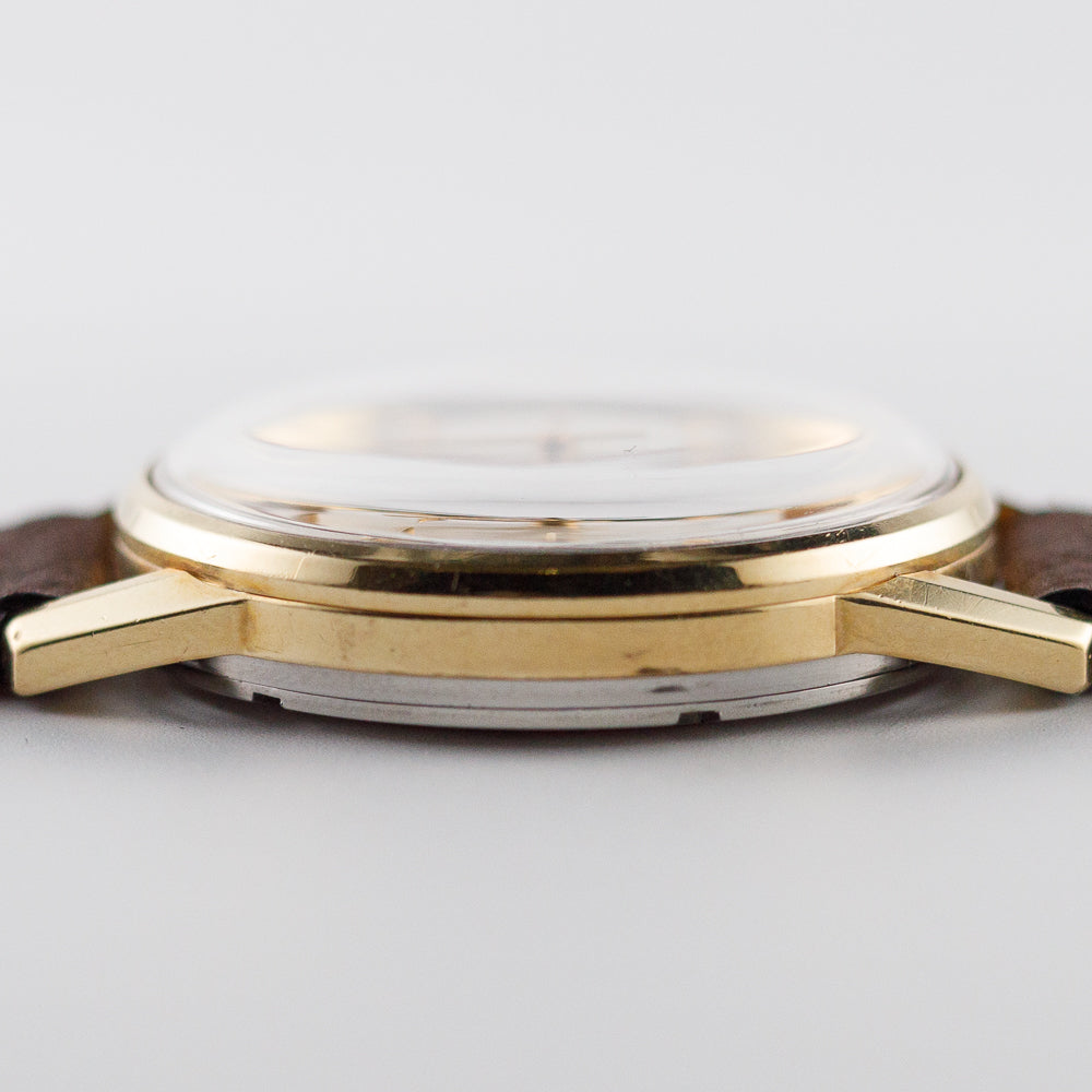 LONGINES Flagship Ref.304 Luminous on the tension ring Extract from the Archives