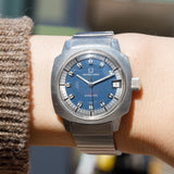 UNIVERSAL GENEVE REF.869126 with the original bracelet