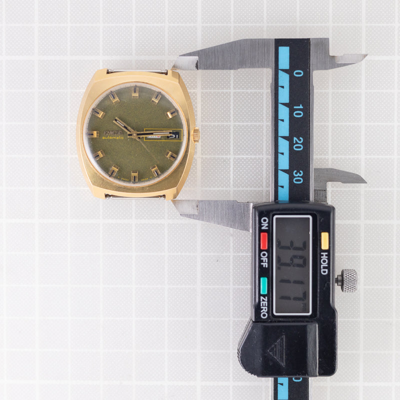 ENICAR Ref.2335 Confetti Dial