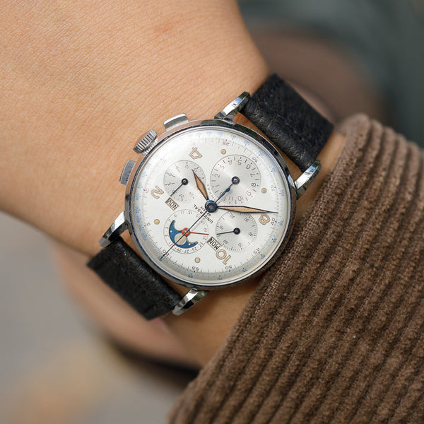 UNIVERSAL GENEVE TRI-COMPAX Ref.22250