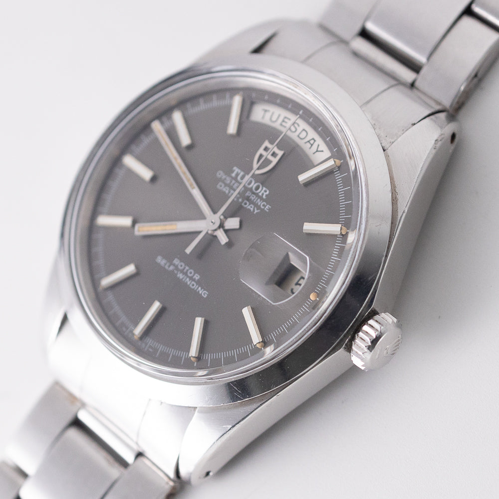 TUDOR OYSTER DATE-DAY GREY DIAL Ref.7017/0 – TIMEANAGRAM