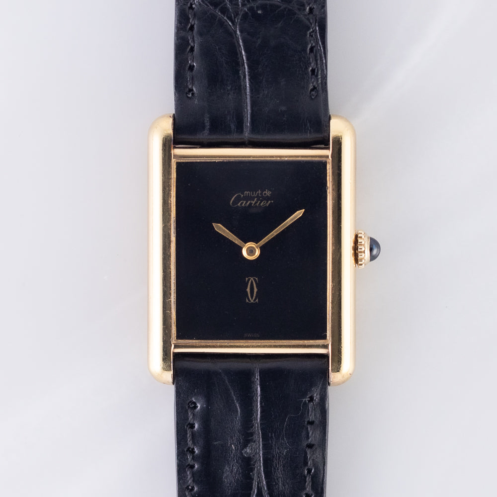 Large vermeil Must de Cartier Tank (cal. 78-1) with the plain black mirror dial bearing only the signature and double-C logo and gilt hands. · Photo: Time Anagram · © Time Anagram, used with permission · Source: https://timeanagram.com/products/57841