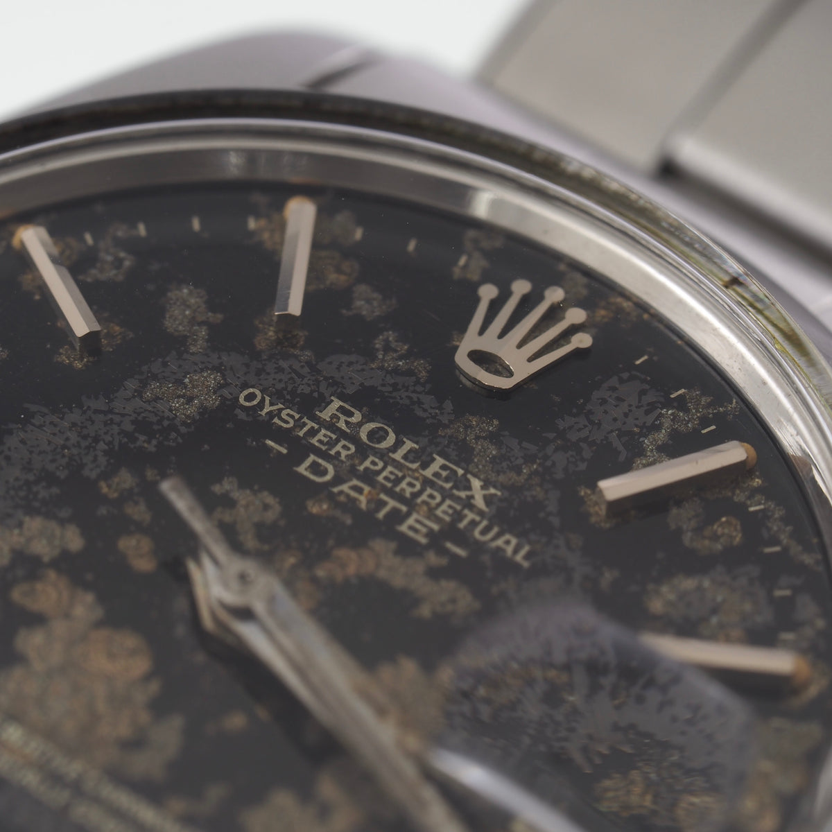 ROLEX OYSTER PERPETUAL DATE REF.1500 BLACK GILT PATINA DIAL