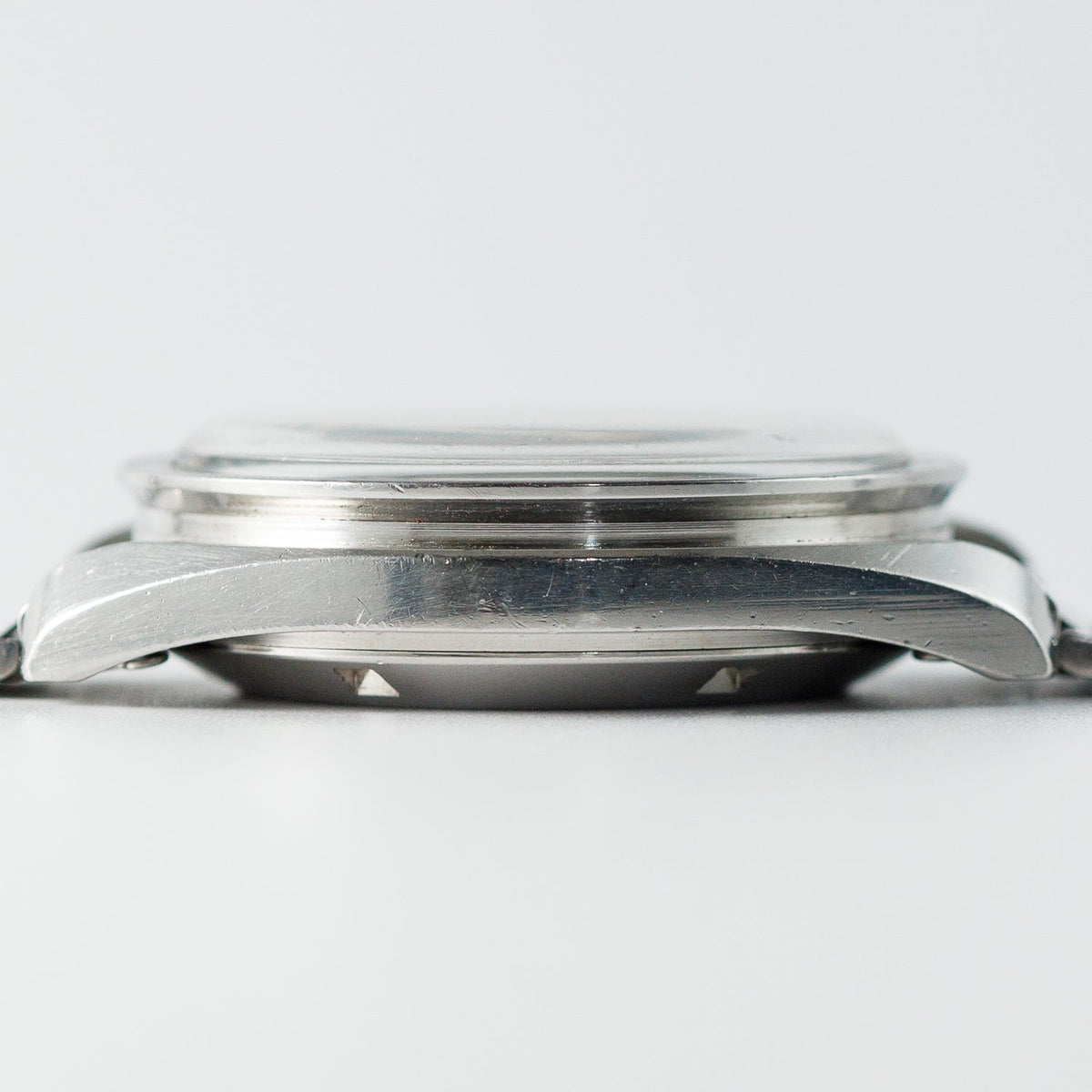 OMEGA SPEEDMASTER Ref.105.012 CB case Facet Lines On The Lugs