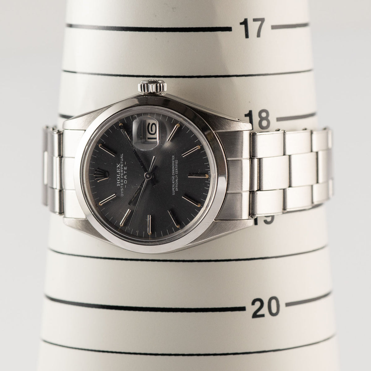 ROLEX OYSTER PERPETUAL DATE Ref.1500 Gray Dial