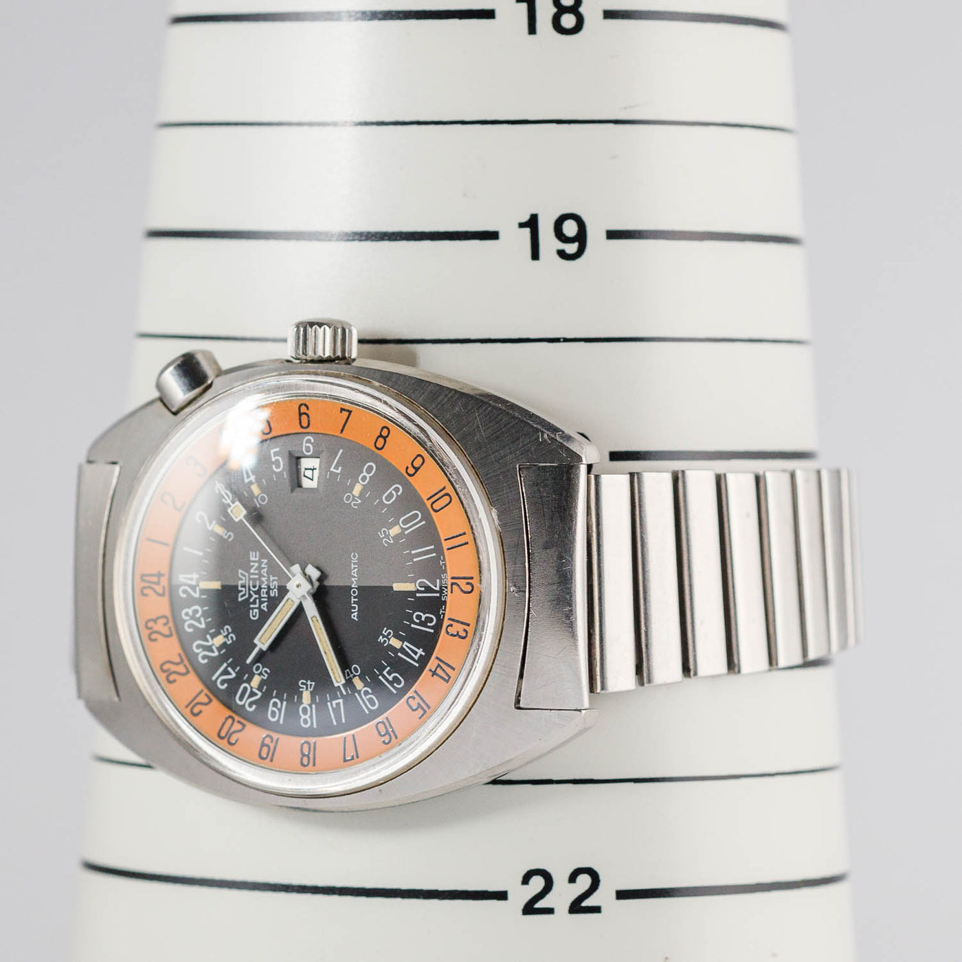 GLYCINE Airman SST Ref.323 1219 Pumpkin – TIMEANAGRAM