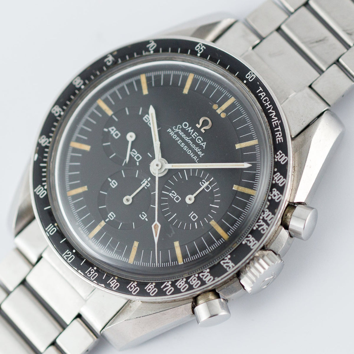 OMEGA SPEEDMASTER Ref.105.012 CB case Facet Lines On The Lugs