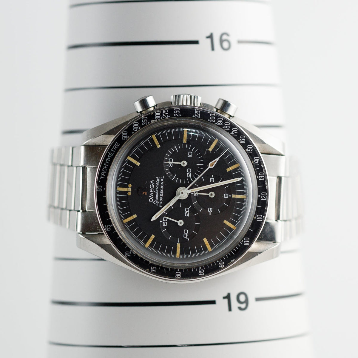 OMEGA SPEEDMASTER Ref.105.012 CB case Facet Lines On The Lugs