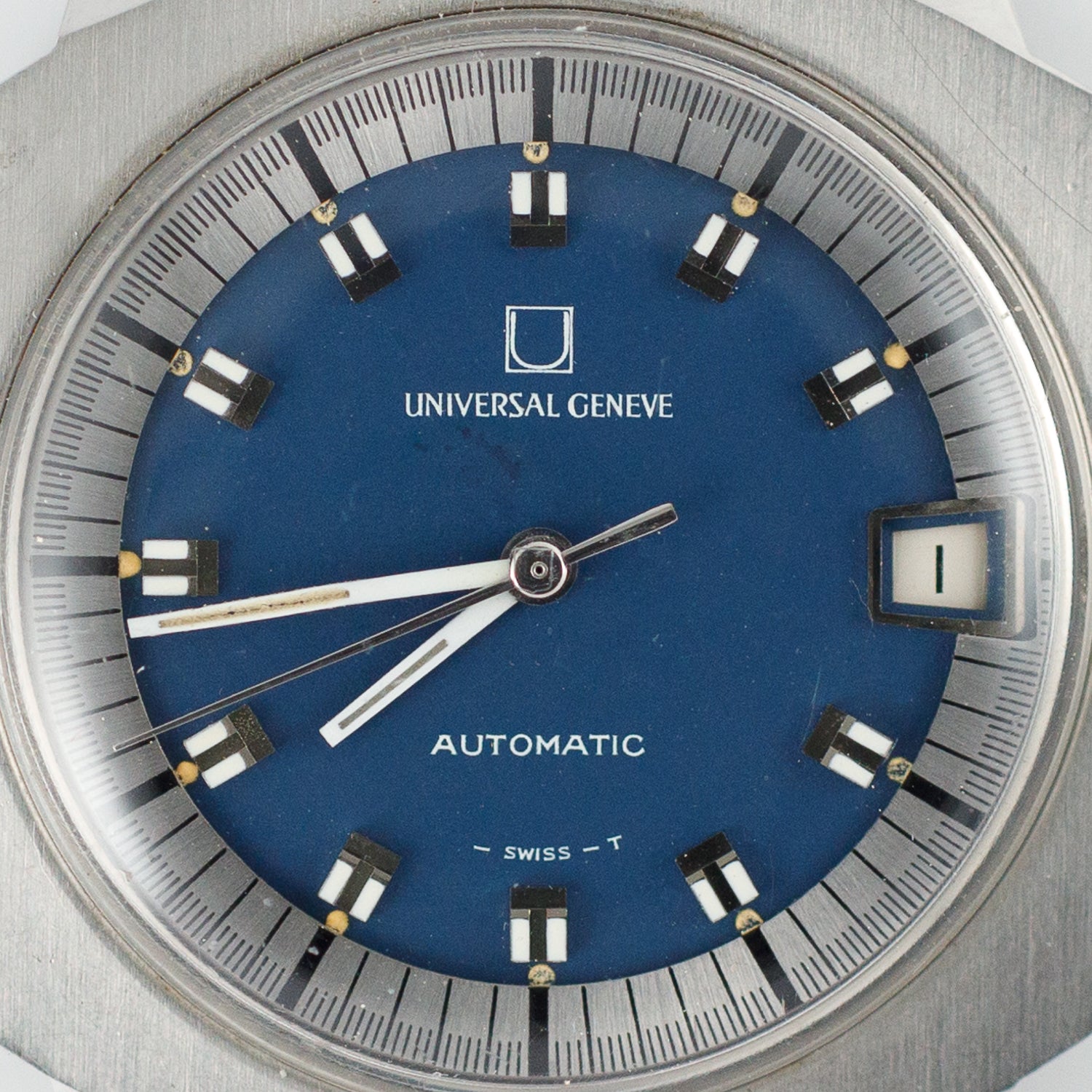 UNIVERSAL GENEVE REF.869126 with the original bracelet