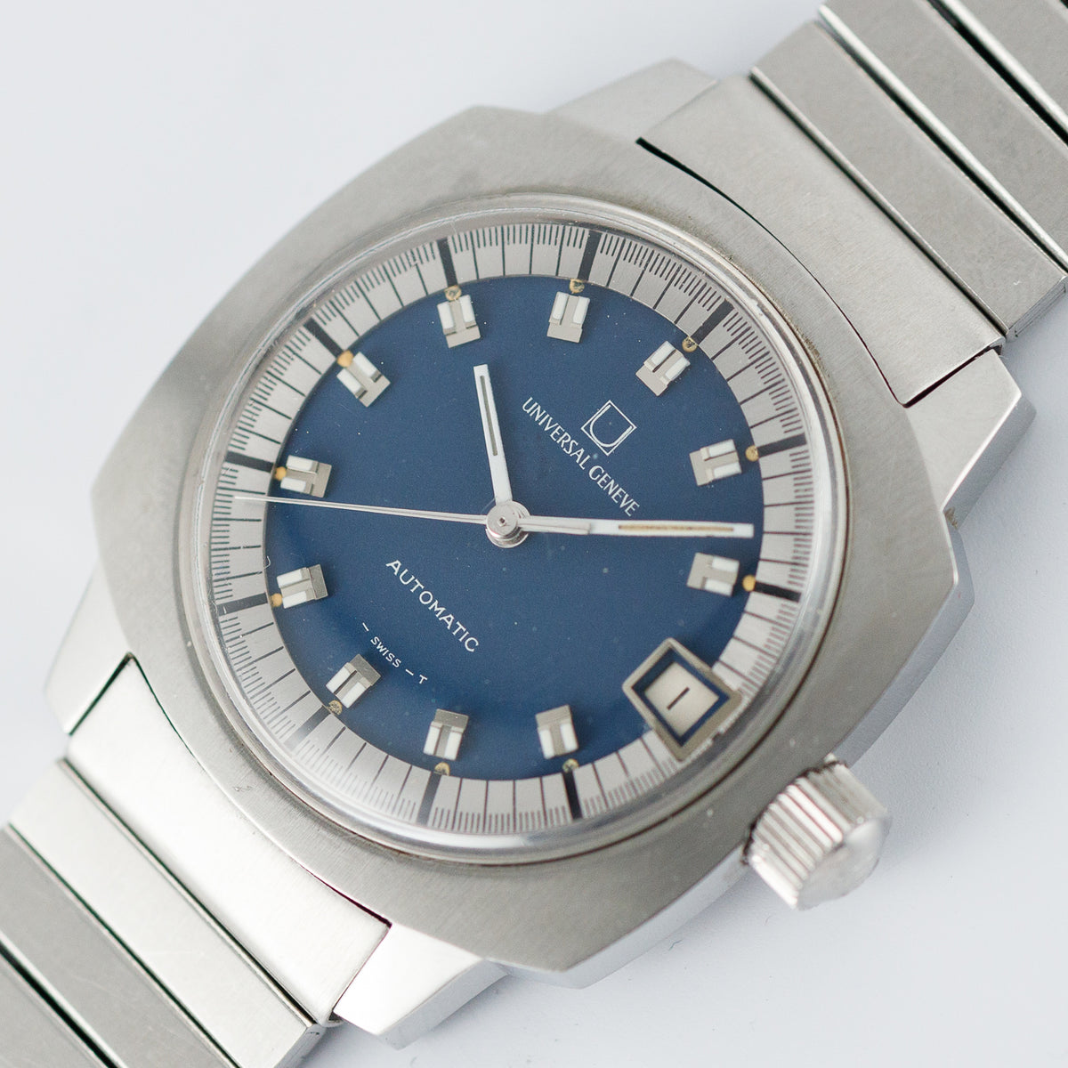 UNIVERSAL GENEVE REF.869126 with the original bracelet