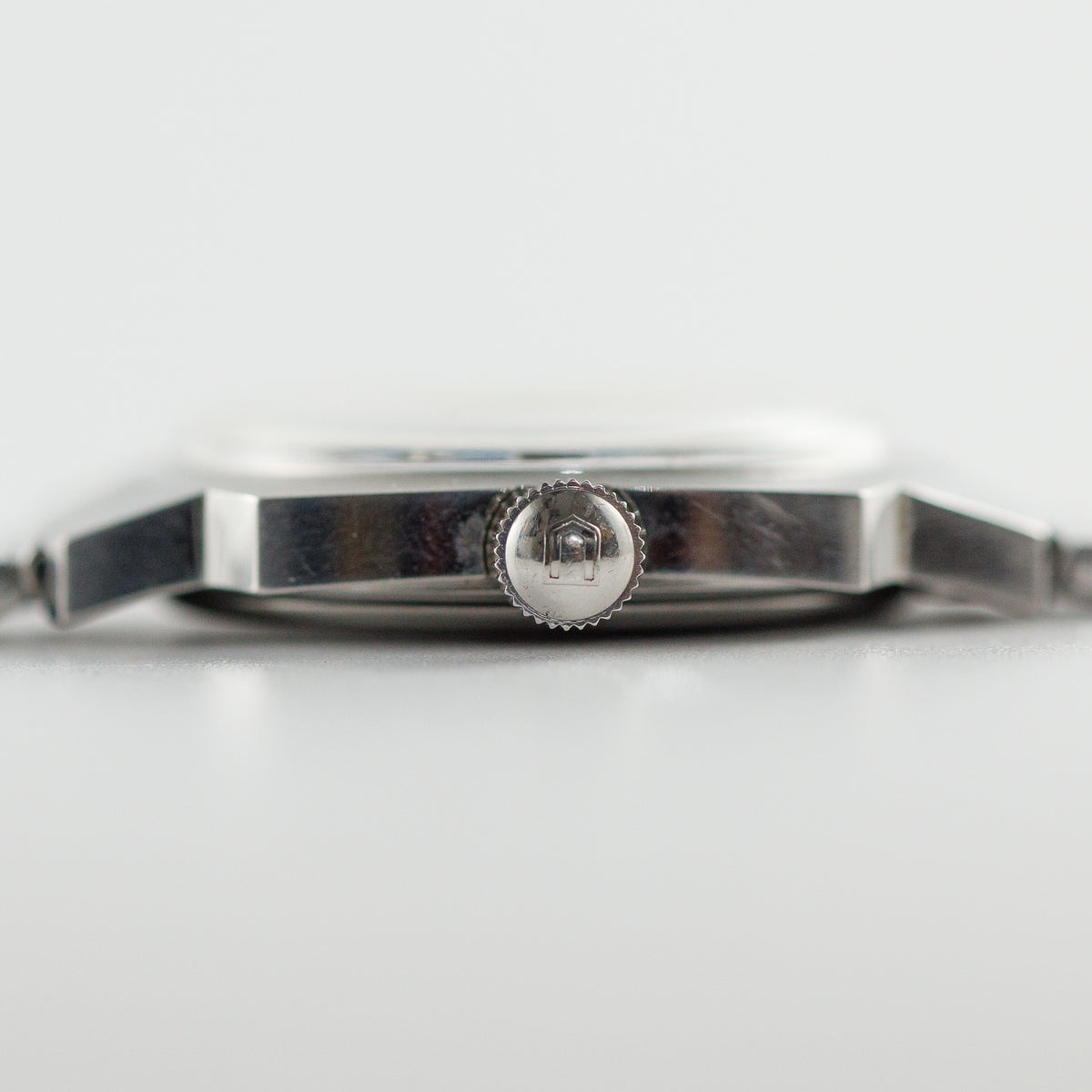 UNIVERSAL GENEVE REF.869126 with the original bracelet