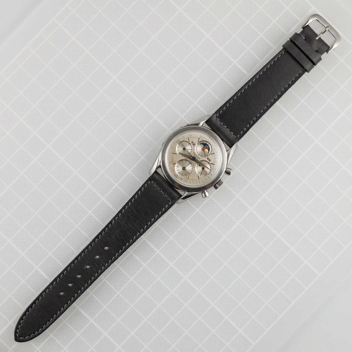 UNIVERSAL GENEVE TRI-COMPAX Ref. 222100-2