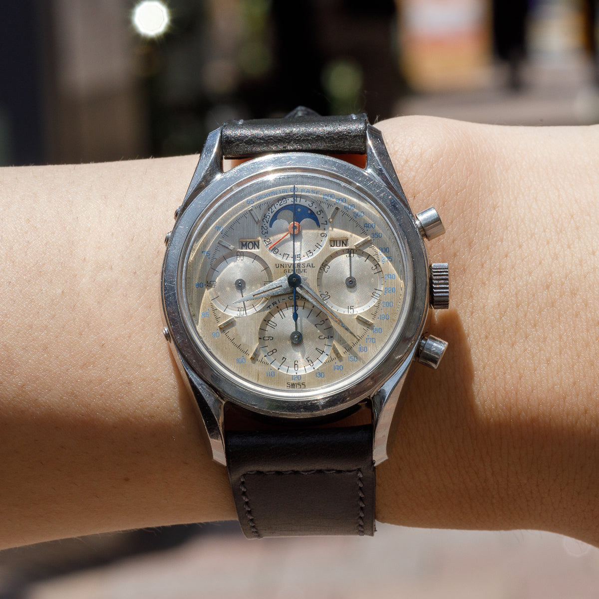UNIVERSAL GENEVE TRI-COMPAX Ref. 222100-2
