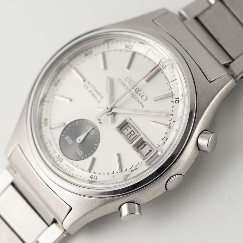 SEIKO Chronograph Ref.7018-8000 Flyback One Eyed Panda – TIMEANAGRAM