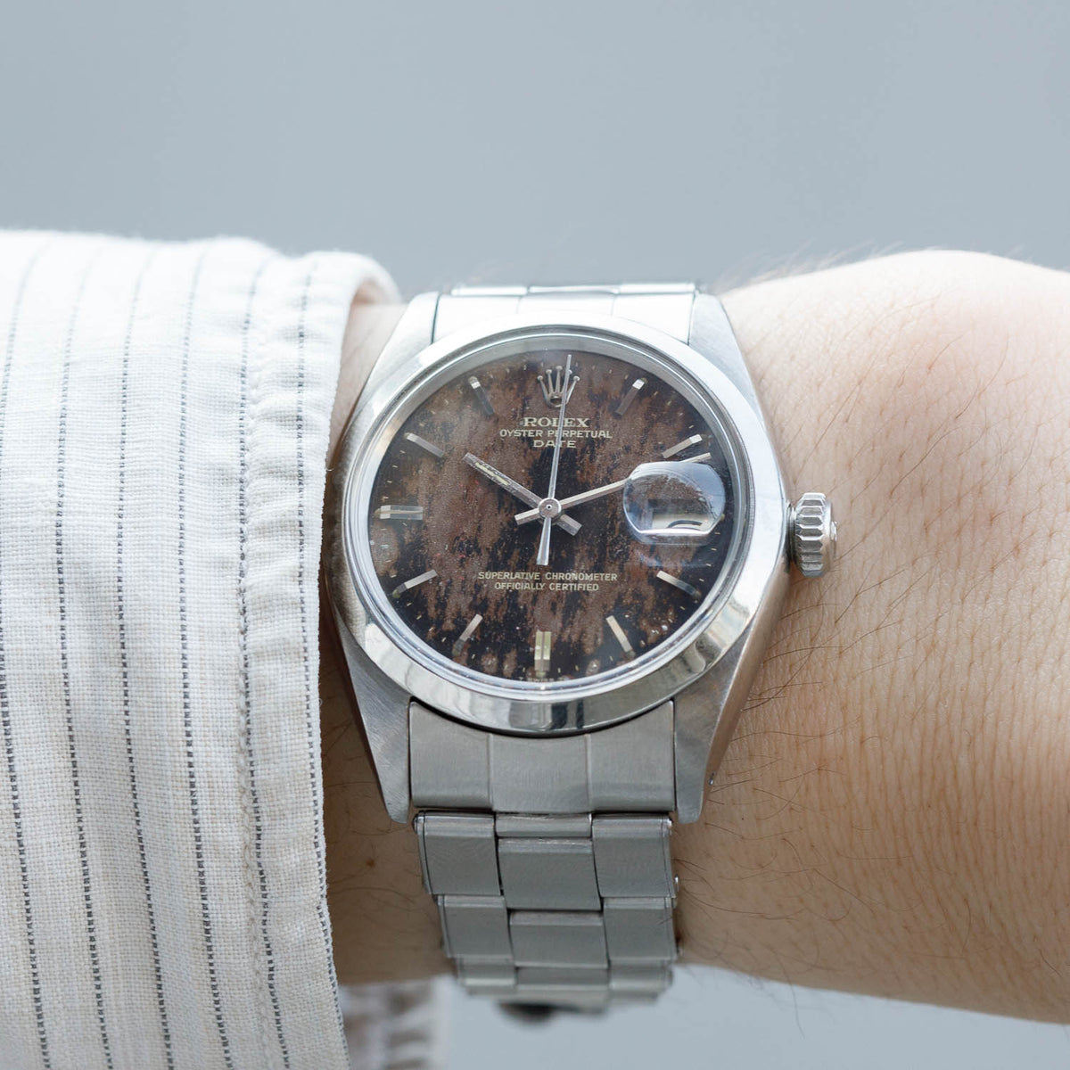 ROLEX OYSTER PERPETUAL DATE REF.1500 BLACK GILT PATINA DIAL