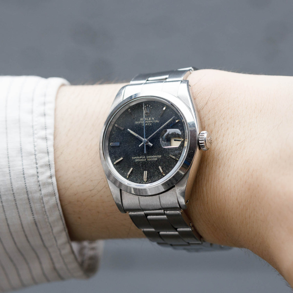 ROLEX OYSTER PERPETUAL DATE Ref.1500 Black Gilt Patina Dial
