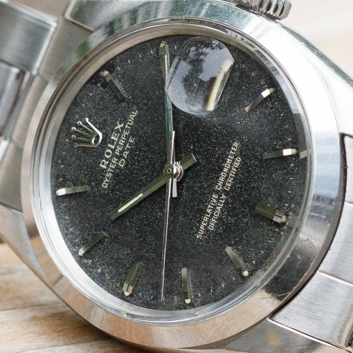 ROLEX OYSTER PERPETUAL DATE Ref.1500 Black Gilt Patina Dial