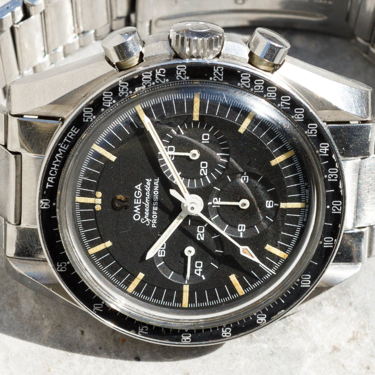 OMEGA SPEEDMASTER Ref.105.012 CB case Facet Lines On The Lugs